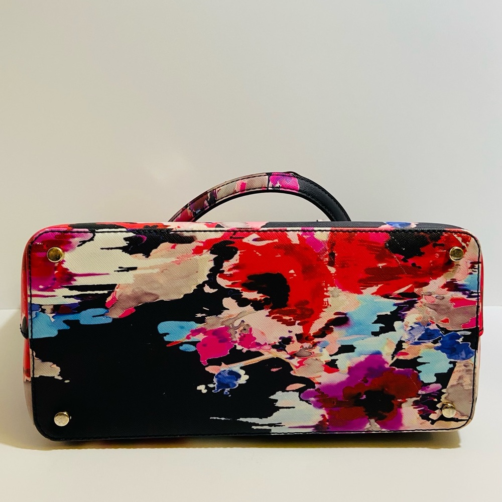 KATE SPADE ♠️ floral bag you are going to love. CUTE for any occasion. Like New - Picture 10 of 11